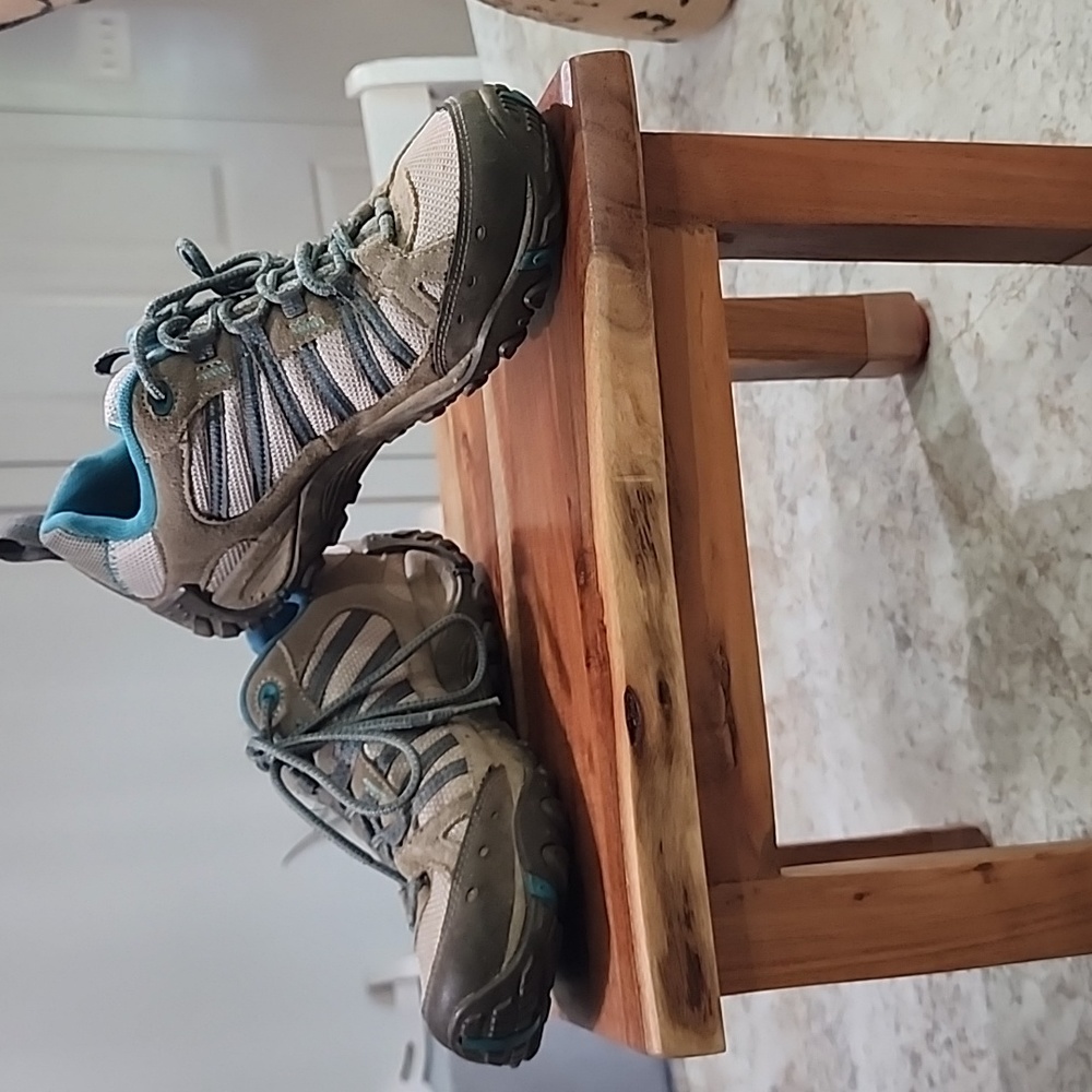 Women’s Merrell‎ hiking shoes size 8.5